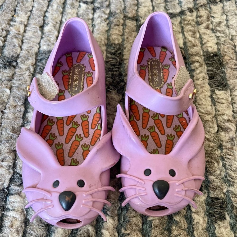 Adorable Mini Melissa bunny sandals!
